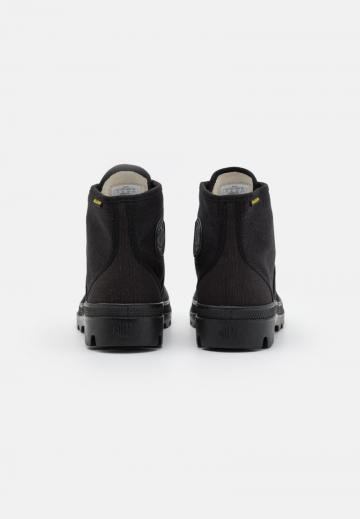 Ботинки на шнуровке