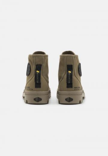 Ботинки на шнуровке