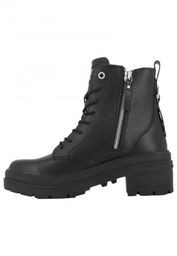 Ботинки на шнуровке