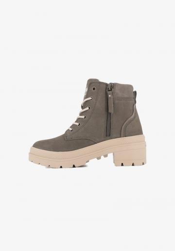 Ботинки на шнуровке