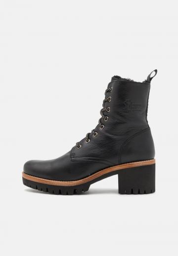 Ботинки на шнуровке
