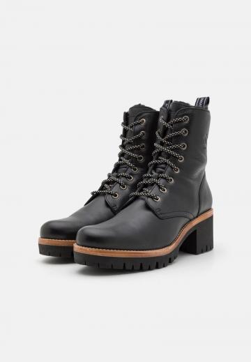 Ботинки на шнуровке