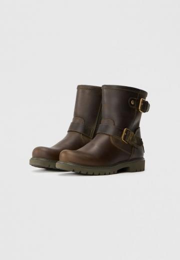 Зимние ботинки