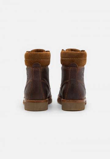 Ботинки на шнуровке