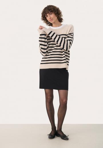 Пуловер в полоску