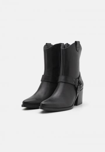 Ковбойские сапоги