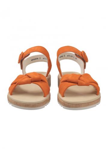 Босоножки на танкетке