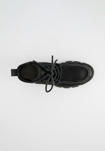 Ботинки на шнуровке