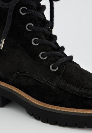 Ботинки на шнуровке