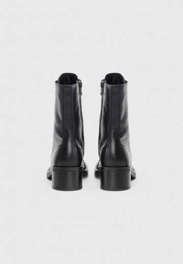 Сапоги на шнуровке