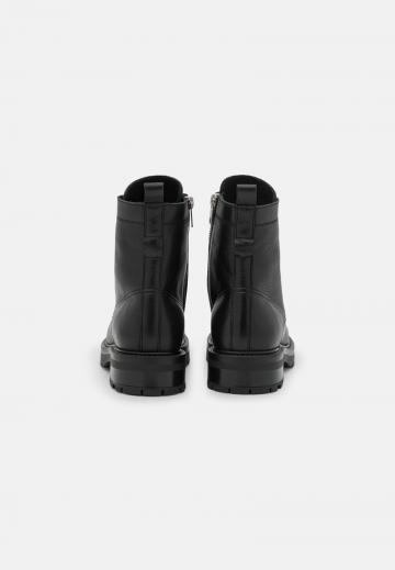 Ботинки на шнуровке