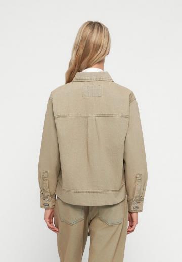 Джинсовая куртка