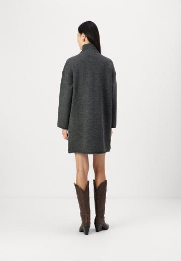 Вязаное платье