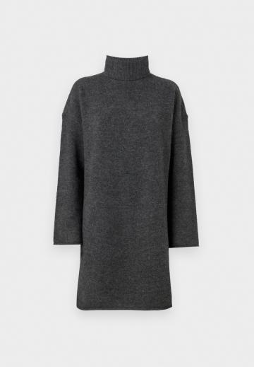 Вязаное платье