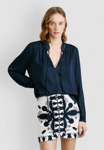 Атласная блузка