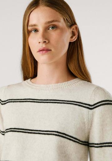 Пуловер в полоску