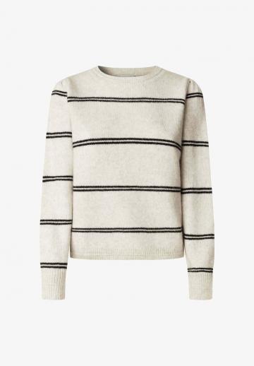 Пуловер в полоску