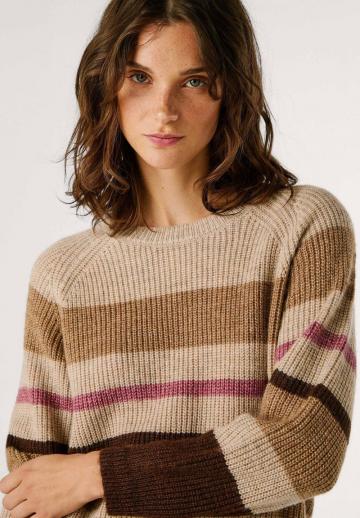Пуловер в полоску