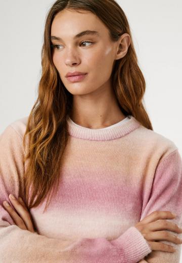 Пуловер в полоску