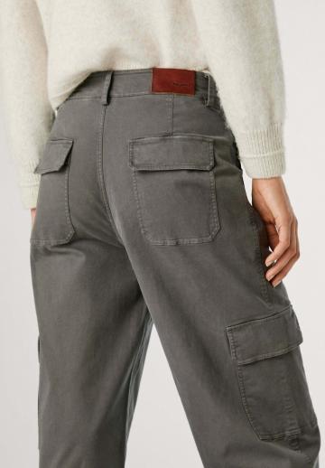 Брюки с накладными карманами