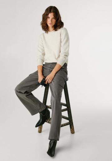 Брюки с накладными карманами