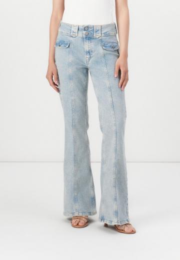 Клешеные джинсы