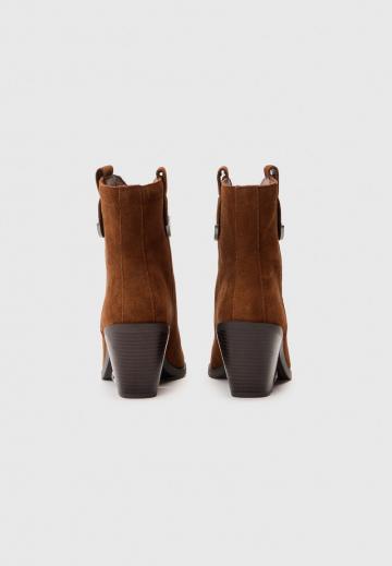 Полусапожки на высоком каблуке