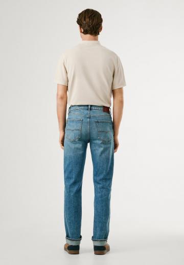 Прямые джинсы