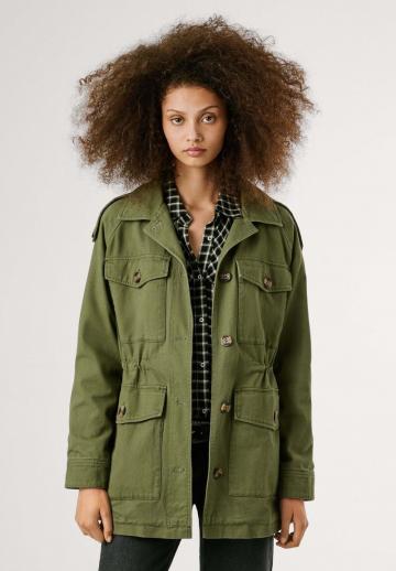 Куртка с накладнымит карманами