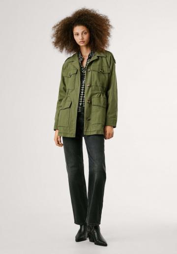 Куртка с накладнымит карманами