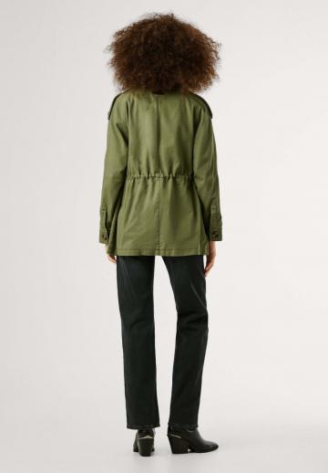 Куртка с накладнымит карманами