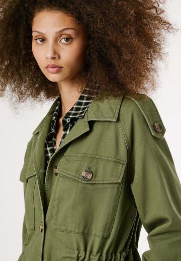 Куртка с накладнымит карманами