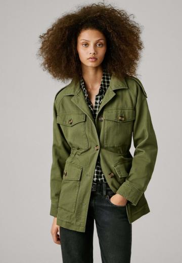 Куртка с накладнымит карманами