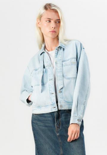 Джинсовая куртка