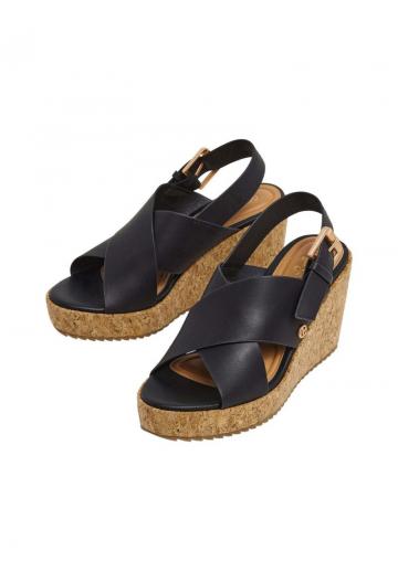 Босоножки на танкетке