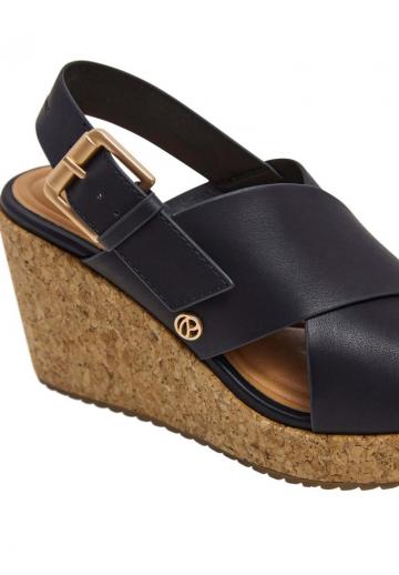 Босоножки на танкетке