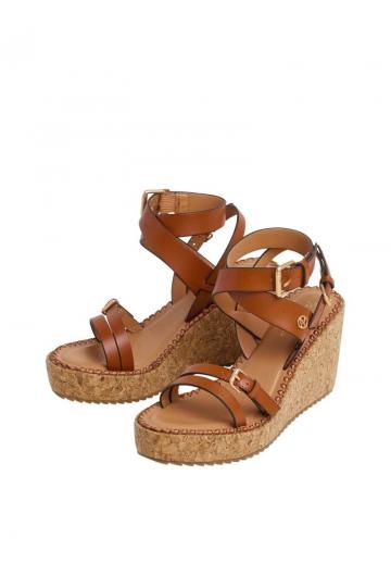 Босоножки на танкетке