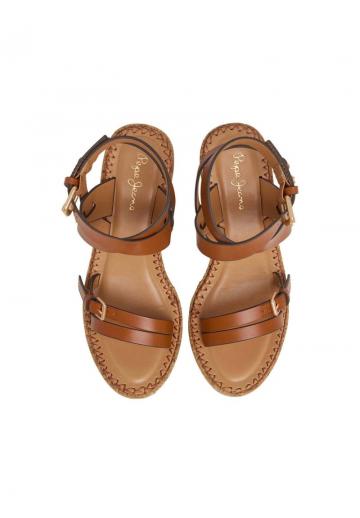 Босоножки на танкетке