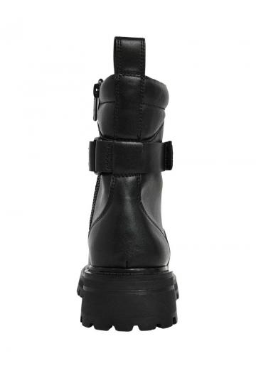 Ботинки на шнуровке