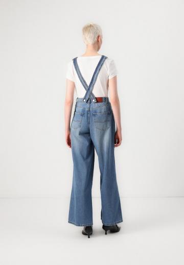 Джинсовый комбинезон