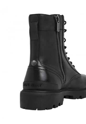 Ботинки на шнуровке