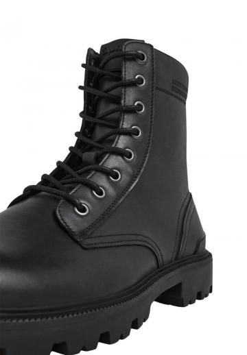 Ботинки на шнуровке