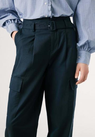 Брюки с накладными карманами