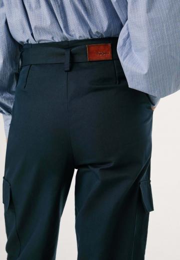 Брюки с накладными карманами