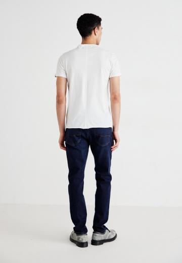 Узкие джинсы