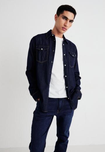 Узкие джинсы