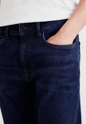 Узкие джинсы