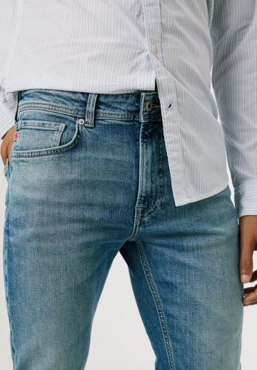 Прямые джинсы