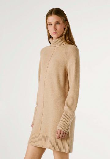 Вязаное платье