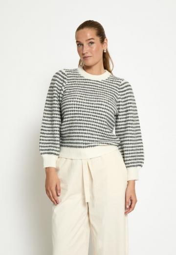 Пуловер с рукавом три четверти